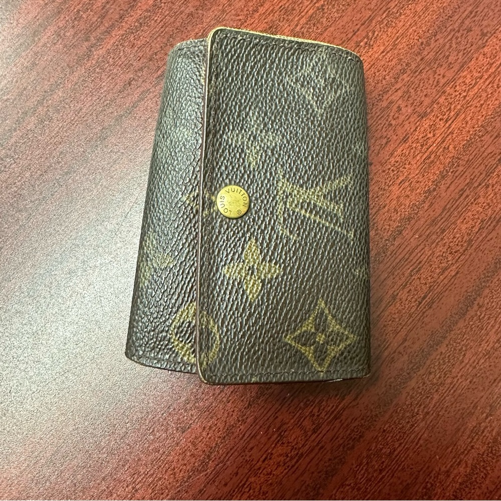 Louis Vuitton Key holder 6 ring